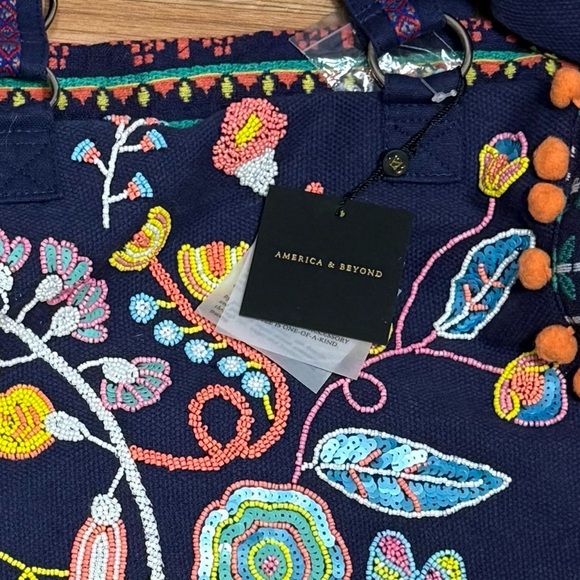 America and Beyond duffle overnight travel bag and cosmetic bag embroidered - Picture 11 of 11